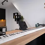 Chic 1br With Balcony In * 플로브디프