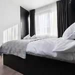 Chic 1br With Balcony In Apartman *