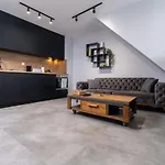 Chic 1br With Balcony In * 플로브디프