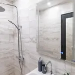 Chic 1br With Balcony In Apartman