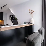 아파트 Chic 1br With Balcony In 플로브디프