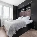 Chic 1br With Balcony In 아파트 *