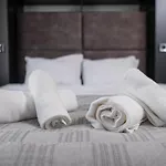 Chic 1br With Balcony In *