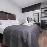 Chic 1br With Balcony In 플로브디프