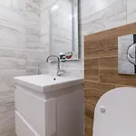 Chic 1br With Balcony In *