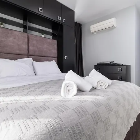 Chic 1br With Balcony In * بلوفديف