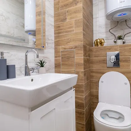 Chic 1br With Balcony In Apartman