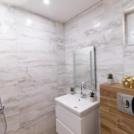 Apartmán Chic 1br With Balcony In *