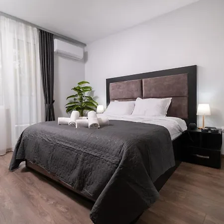 Chic 1br With Balcony In Διαμέρισμα