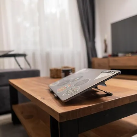 Chic 1br With Balcony In شقة *