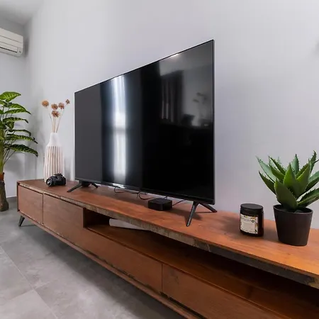 Chic 1br With Balcony In Φιλιππούπολη