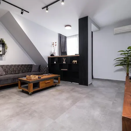 Chic 1br With Balcony In * プロヴディフ