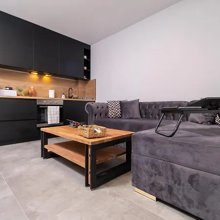 Chic 1br With Balcony In アパート