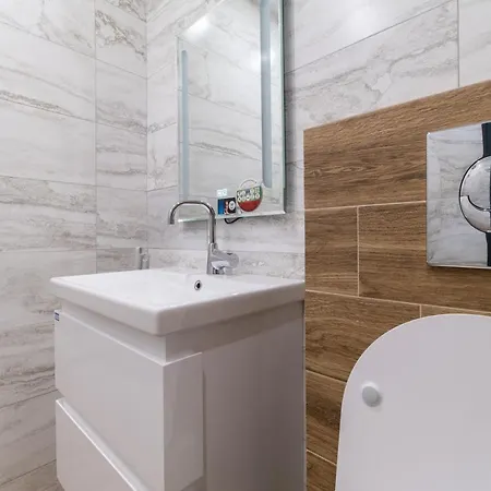 Chic 1br With Balcony In *