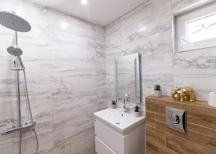 Appartement Chic 1br With Balcony In *