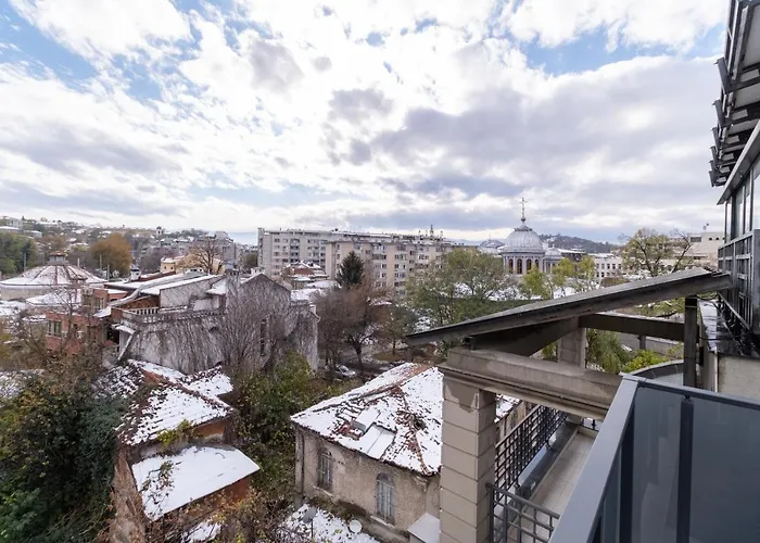 Chic 1br With Balcony In Daire *