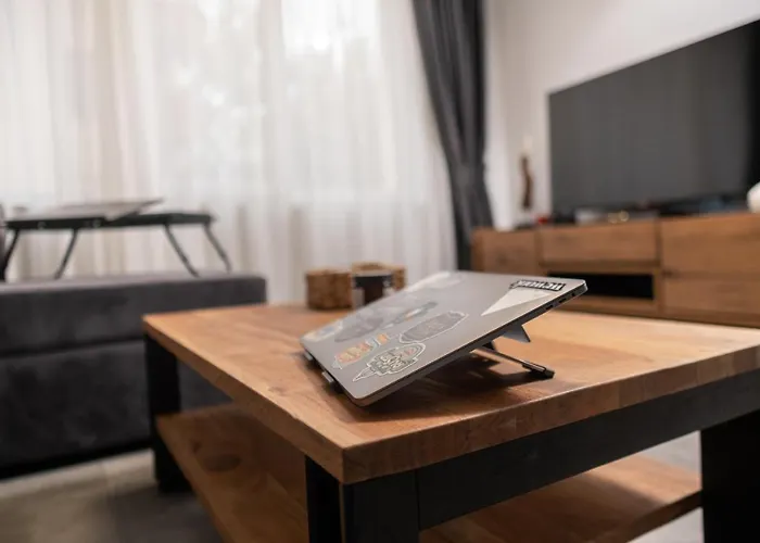 Chic 1br With Balcony In Daire *