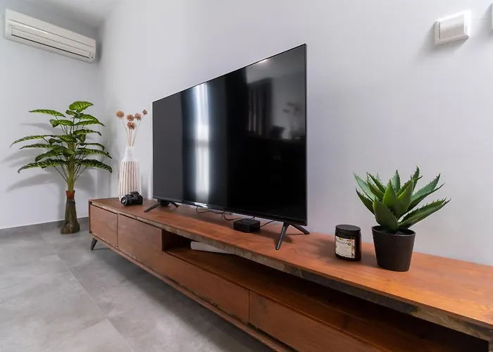 Chic 1br With Balcony In Filibe