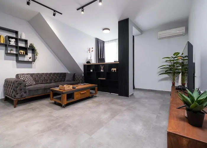 Chic 1br With Balcony In * Filibe