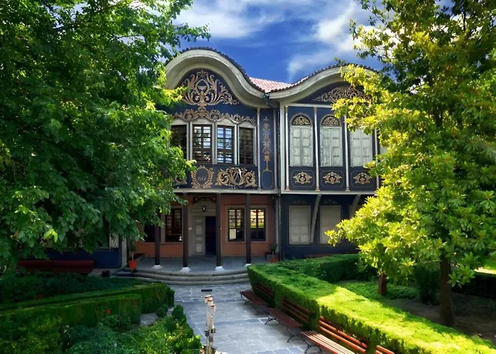 Chic 1br With Balcony In *